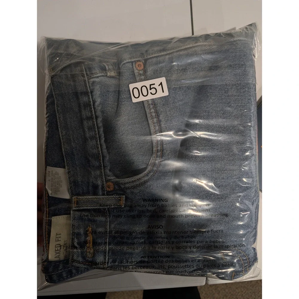 Levis 550 Relaxed Fit Jeans Mens 34x32 Medium Wash Blue Tapered Leg Paint Stains - Picture 15 of 15